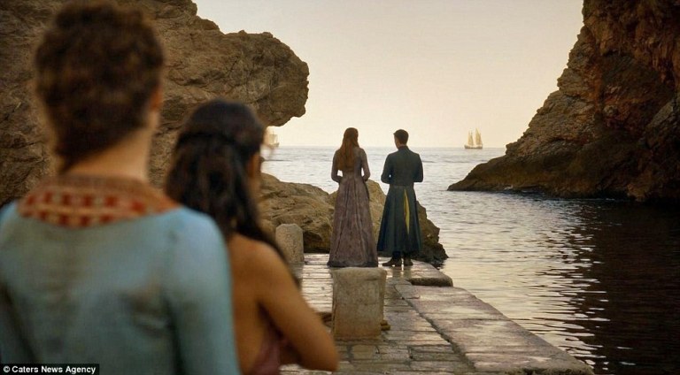 Sansa Peter and Shay at docks GOT